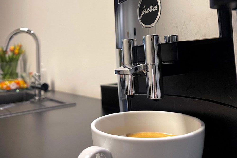 Kaffeemaschine und Tasse